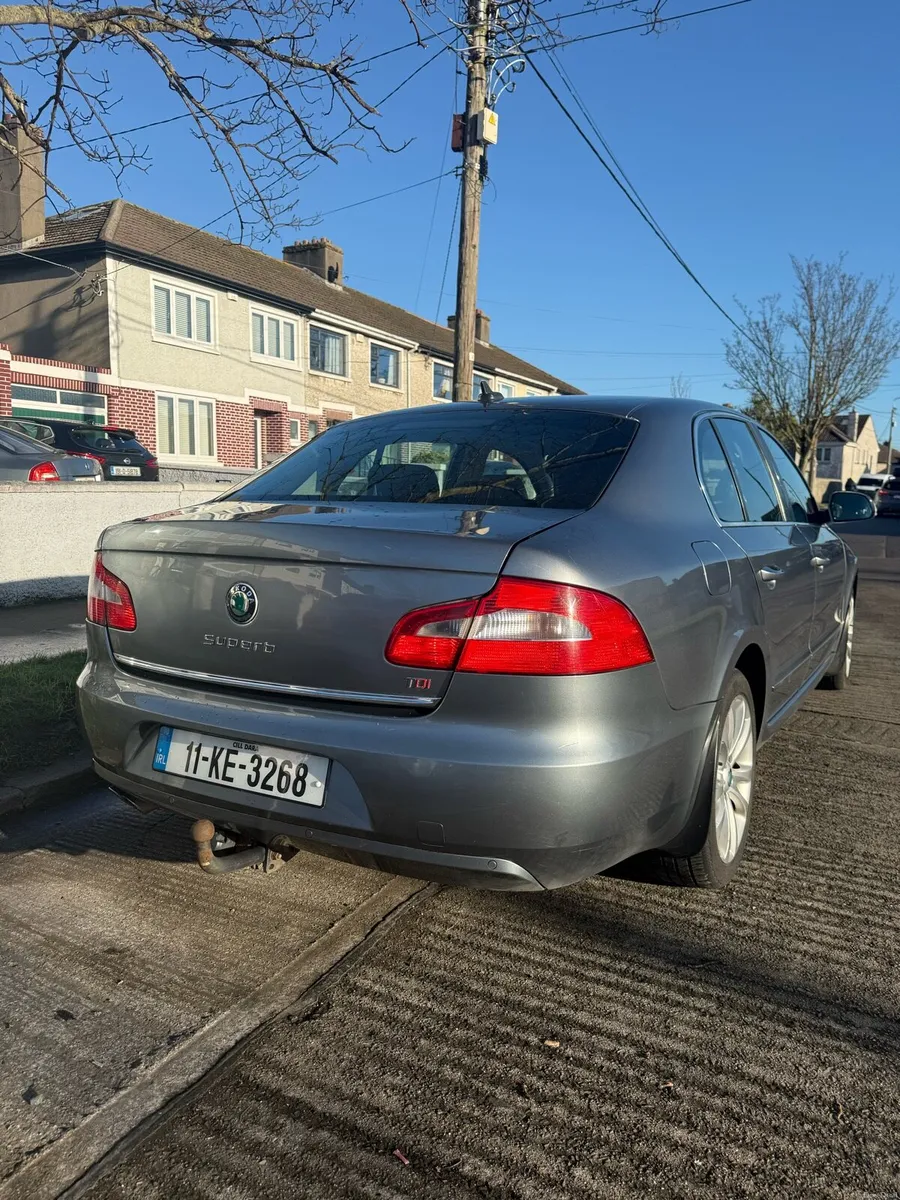 SKODA SUPERB ELEGANCE 2.0 TDI 2011 - Image 4