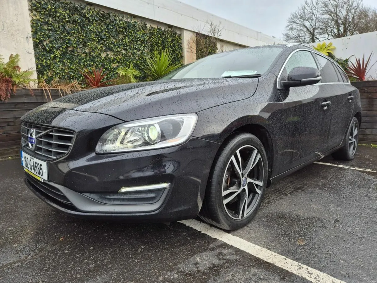 Volvo V60 1.6 PETROL AUTO / LUX SPEC / LOW MILEAGE - Image 3