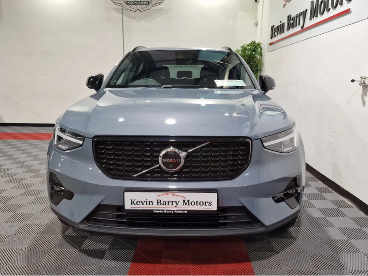 Volvo XC40 T4 PLUS DARK RECHARGE AUTOMATIC **ONE O - Image 2