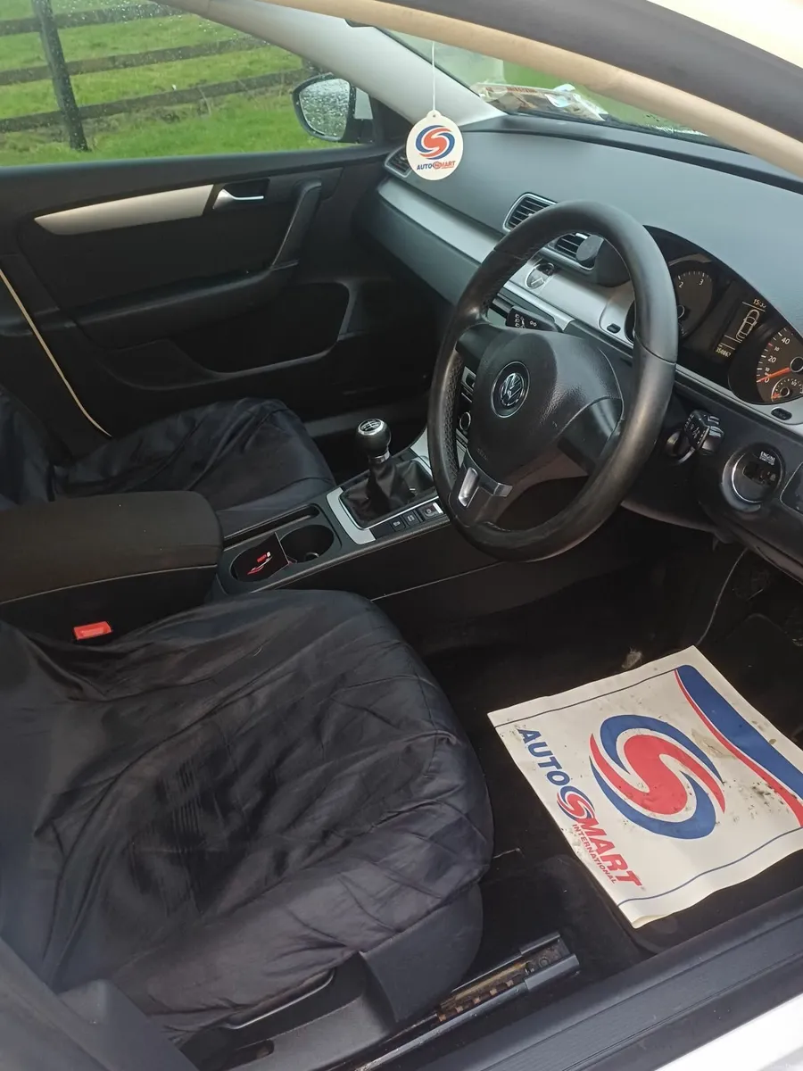 Volkswagen Passat 2011 - Image 3