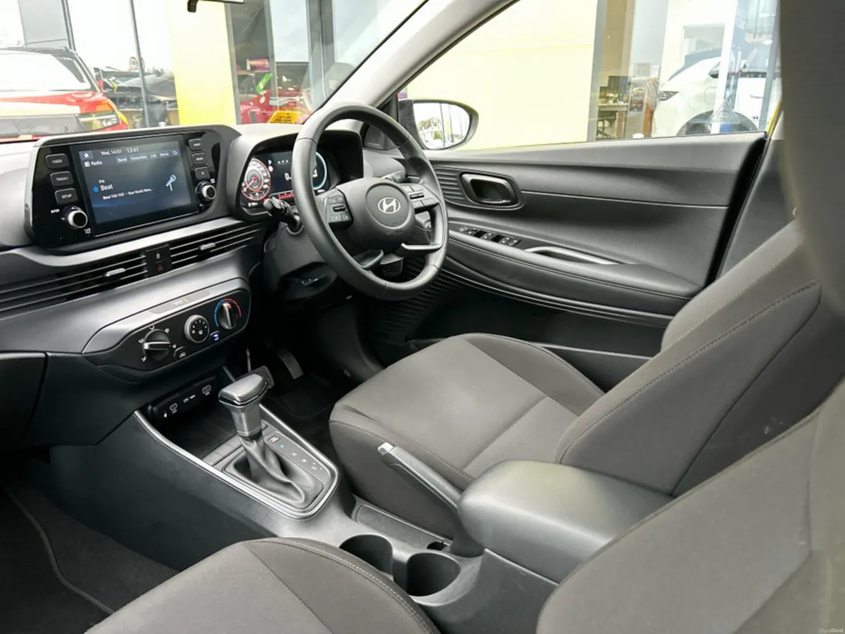Hyundai i20 PLUS AUTOMATIC 5DR AUTO - Image 3