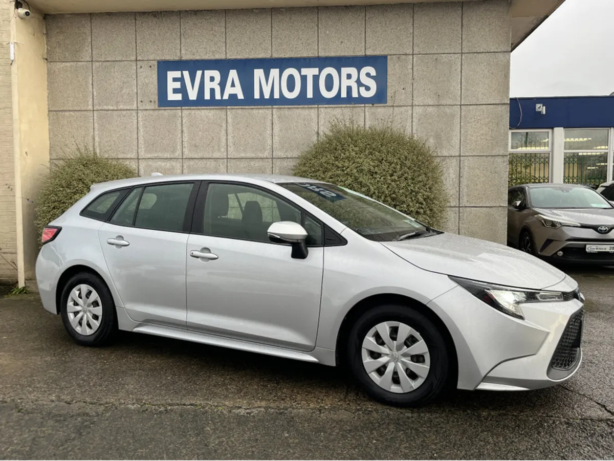 Toyota Corolla TOURING HYBRID AUTOMATIC 1.8 PETROL - Image 3