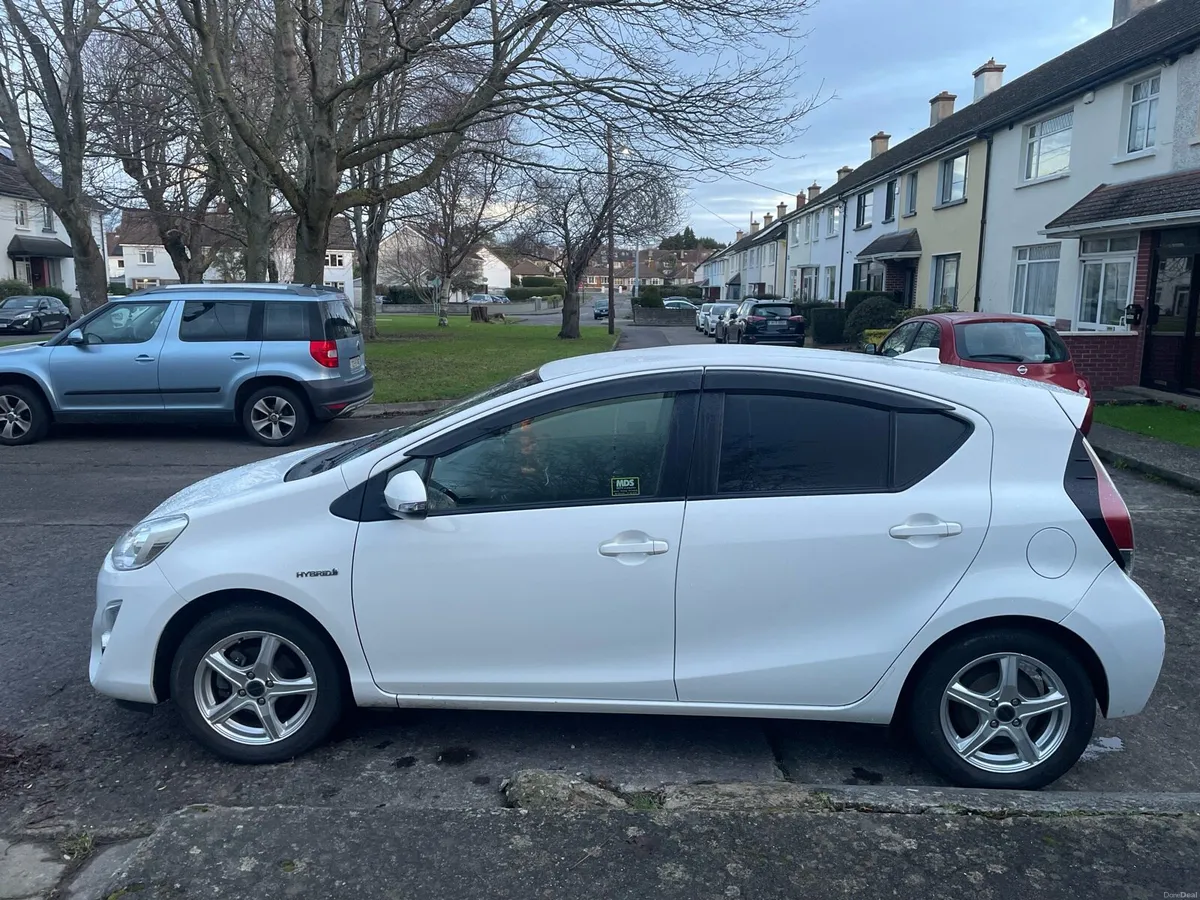 Toyota Aqua Hybrid, 1.5 Automatic - Image 4