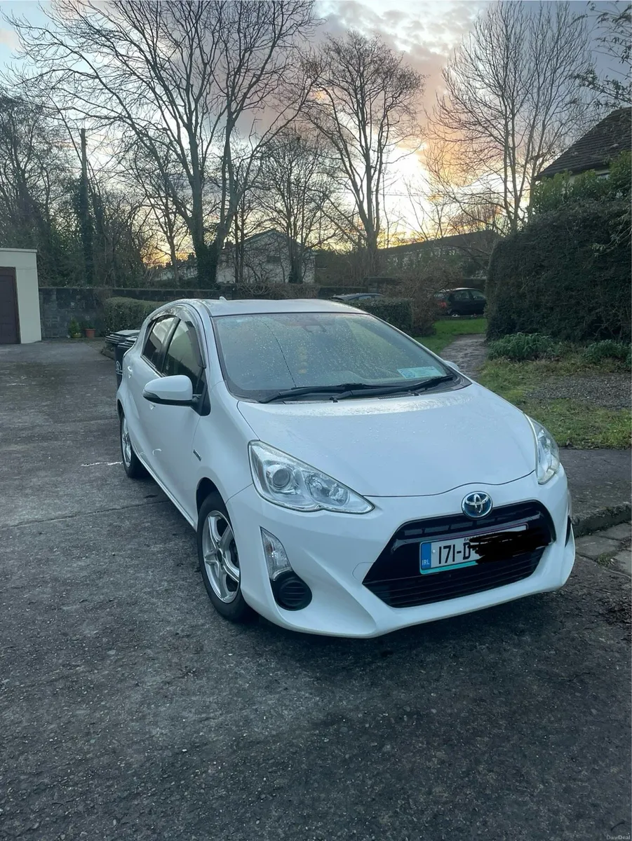 Toyota Aqua Hybrid, 1.5 Automatic - Image 1