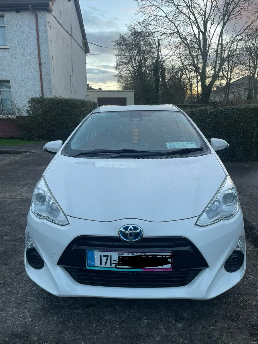 Toyota Aqua Hybrid, 1.5 Automatic - Image 2