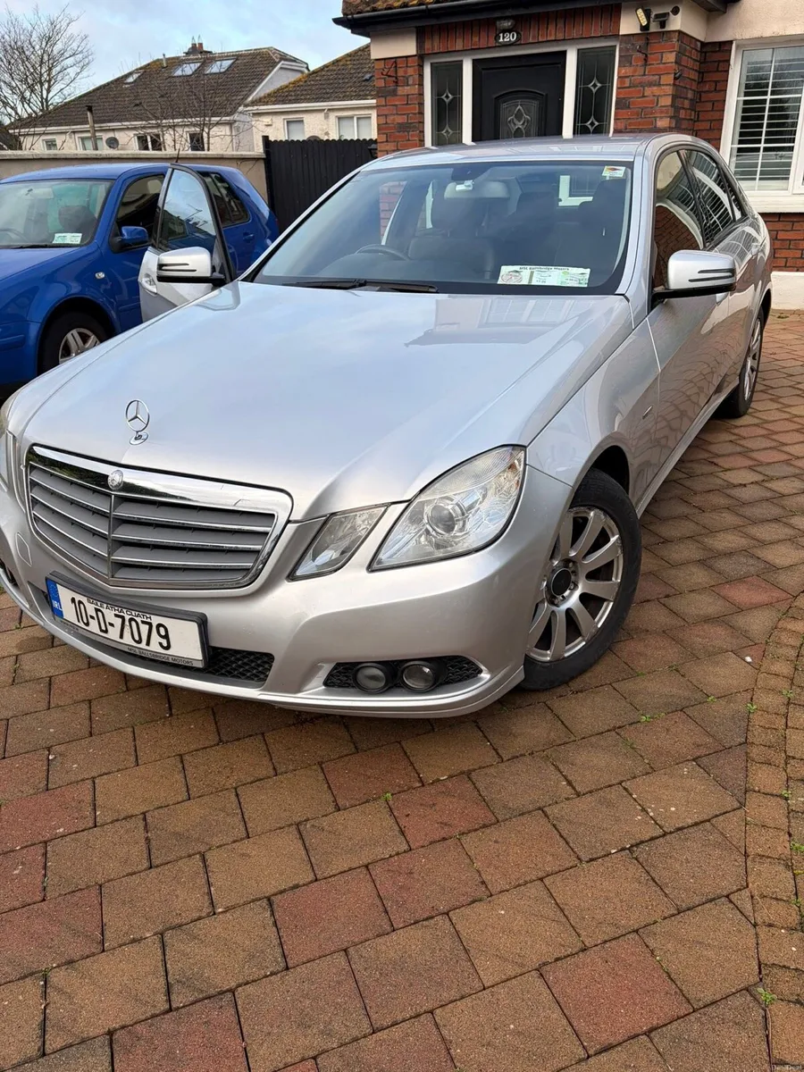 2010 Mercedes E200D - Image 4