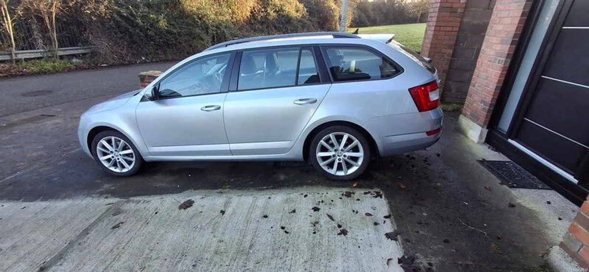 2013 Skoda Octavia 1.6 dsg auto estate - Image 4
