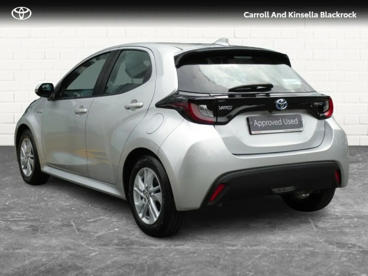 Toyota Yaris Hybrid Luna - Image 2