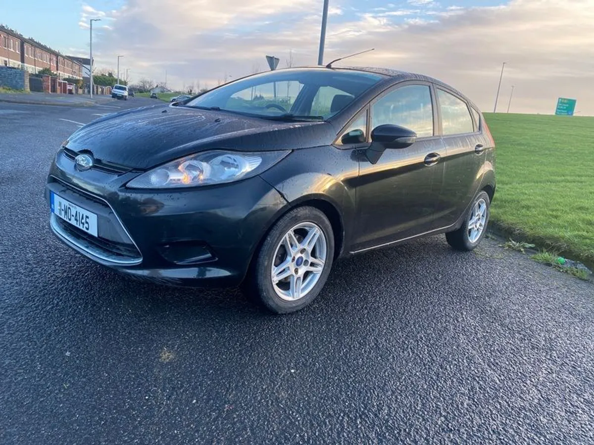 2011 Ford Fiesta - Image 2
