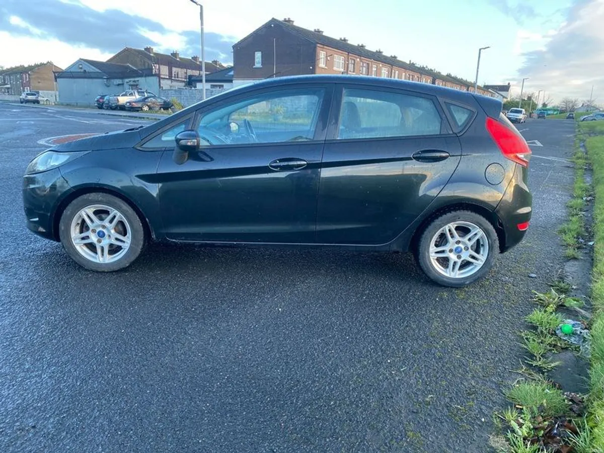 2011 Ford Fiesta - Image 4