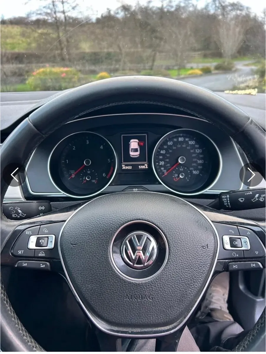 Volkswagen Passat 2015 - Image 2