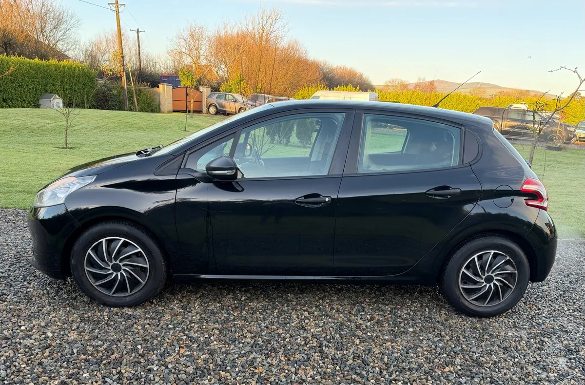 Peugeot 208 - Image 3