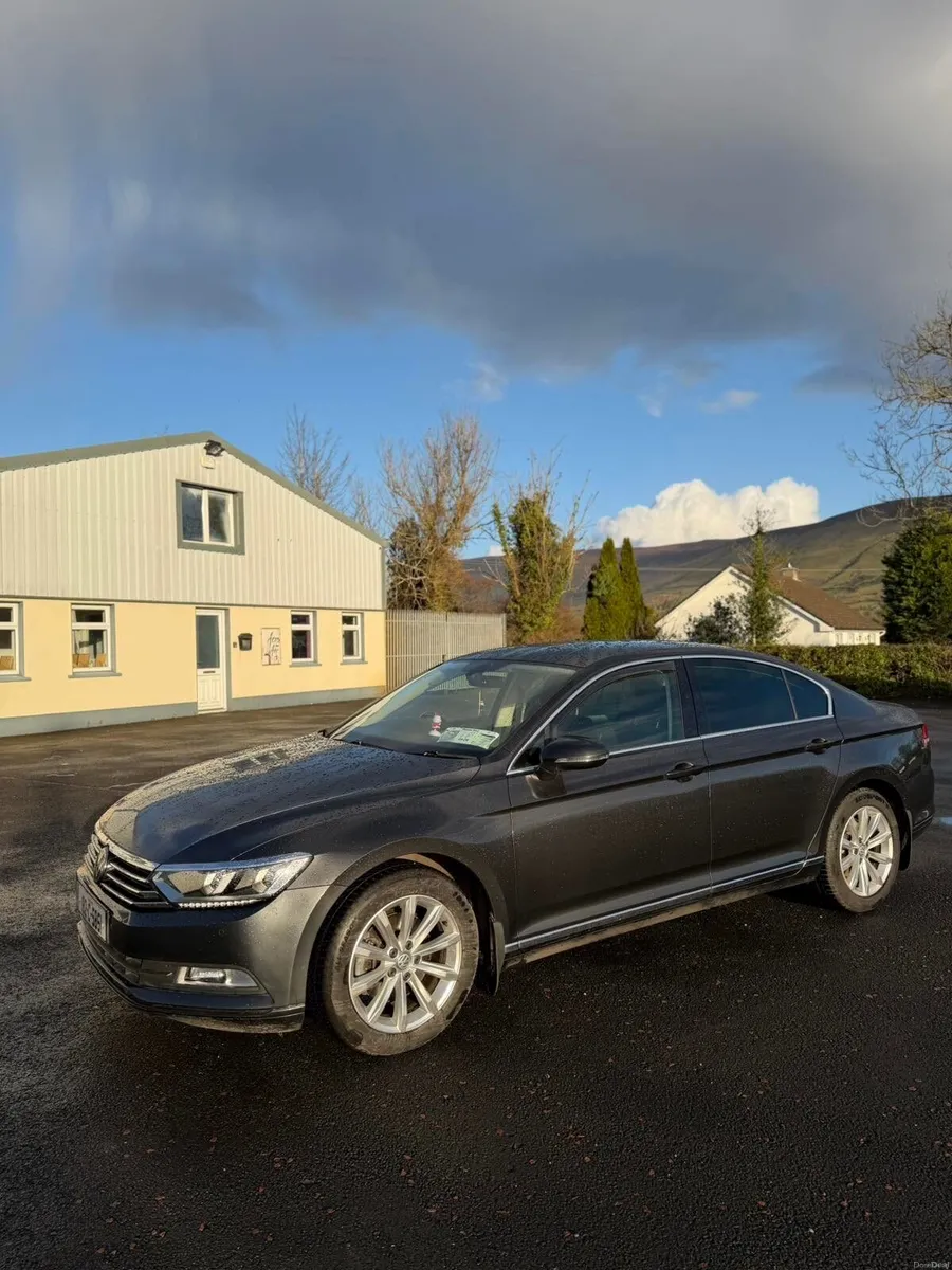 Volkswagen Passat 2018 130km - Image 2