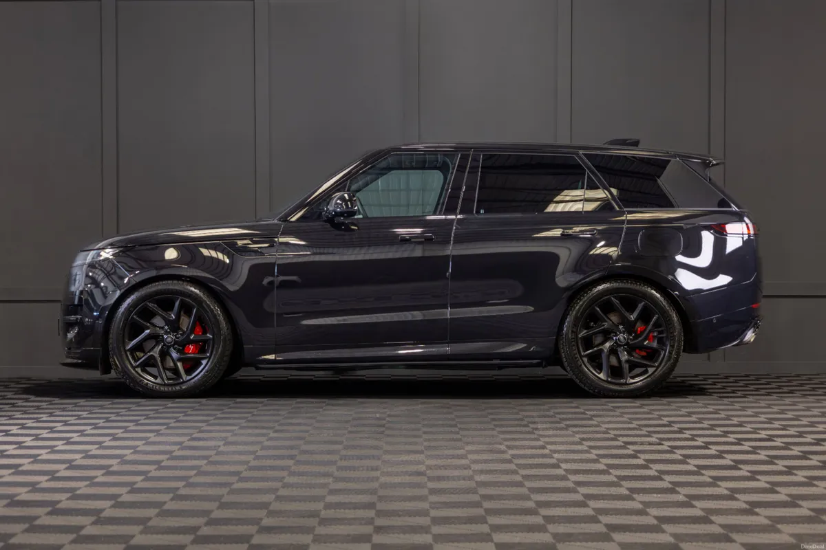 2025 Range Rover Sport P460e Dynamic SE - Image 3