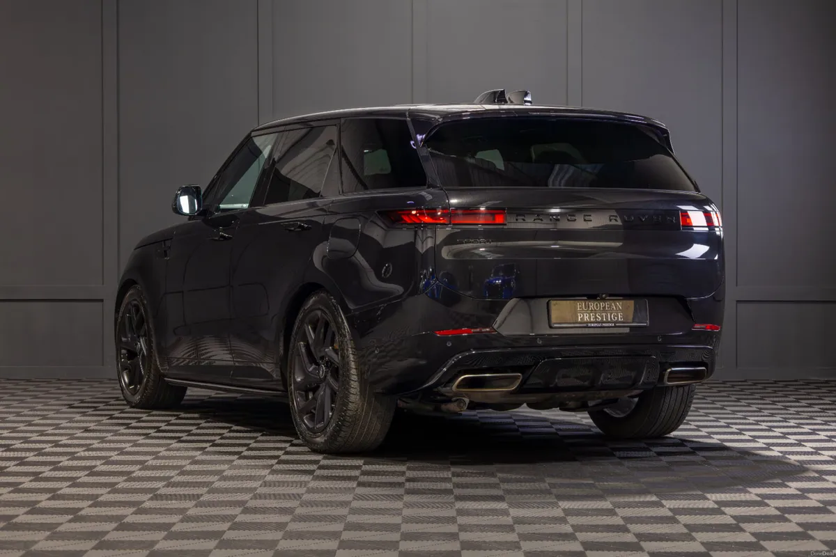 2025 Range Rover Sport P460e Dynamic SE - Image 4