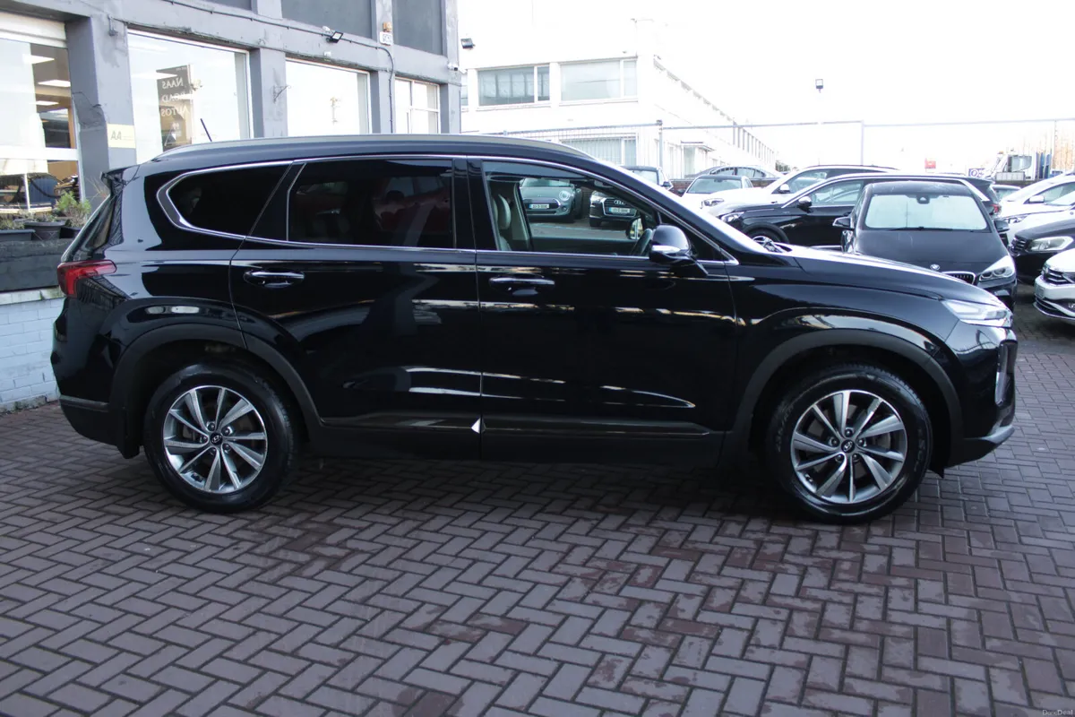 2.2CRDI EXECUTIVE 4WD 7 SEATER - Image 3