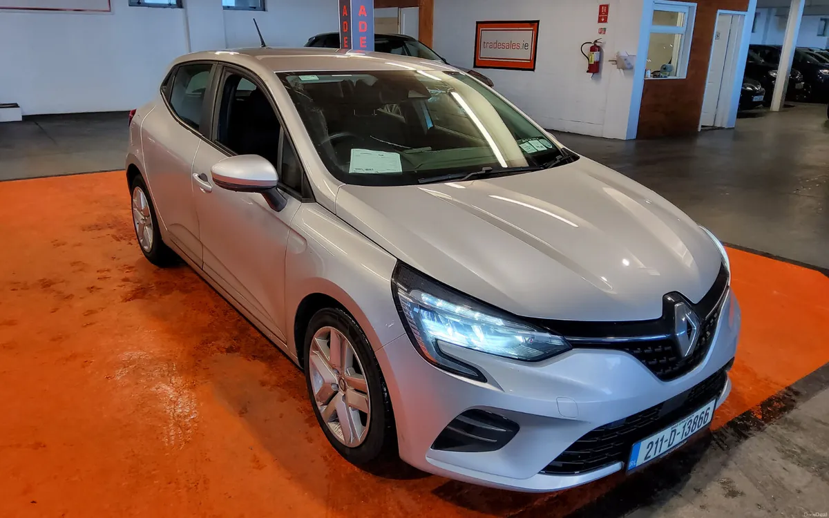 Renault Clio 2021 - Image 1
