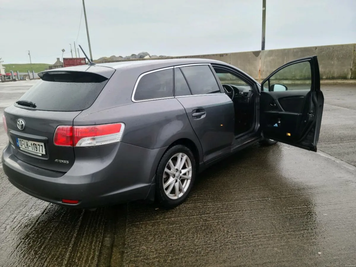 Toyota Avensis TR Estate NCT 3/27 - Image 2
