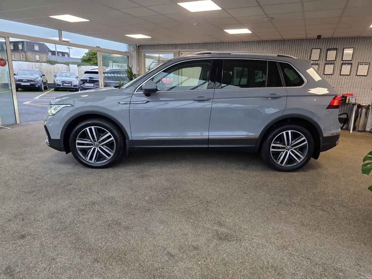 Volkswagen Tiguan Elegance 2.0 tdi 150PS  2021 - Image 3