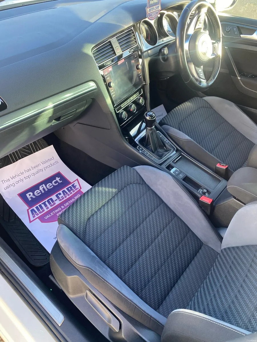 2017 Volkswagen R-Line Golf - Image 4