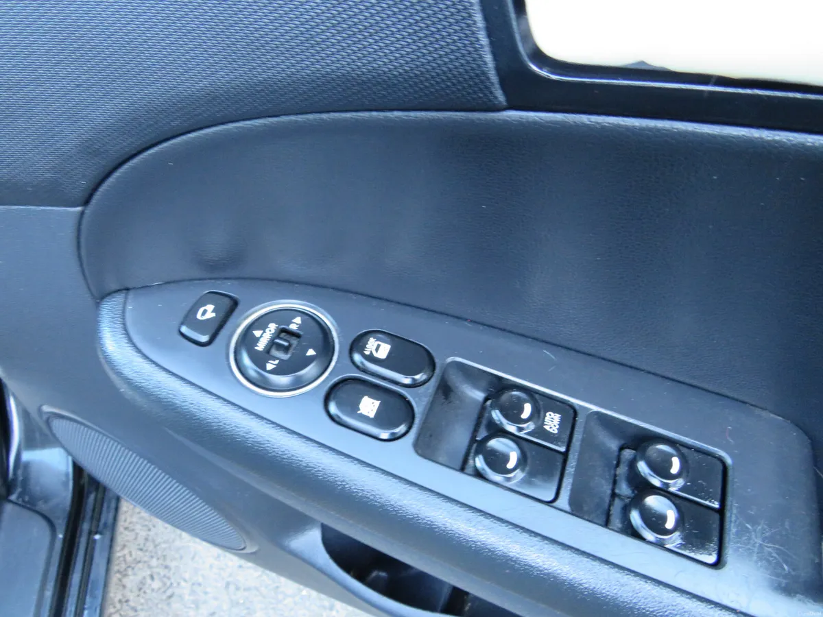 Hyundai i30 2010 DIESEL ESTATE FRESH NCT - Image 2