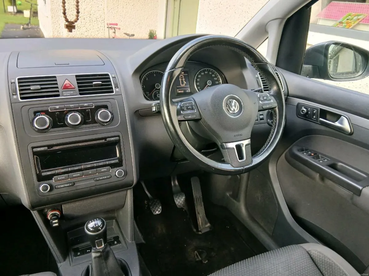 151 Volkswagen Touran - Image 4