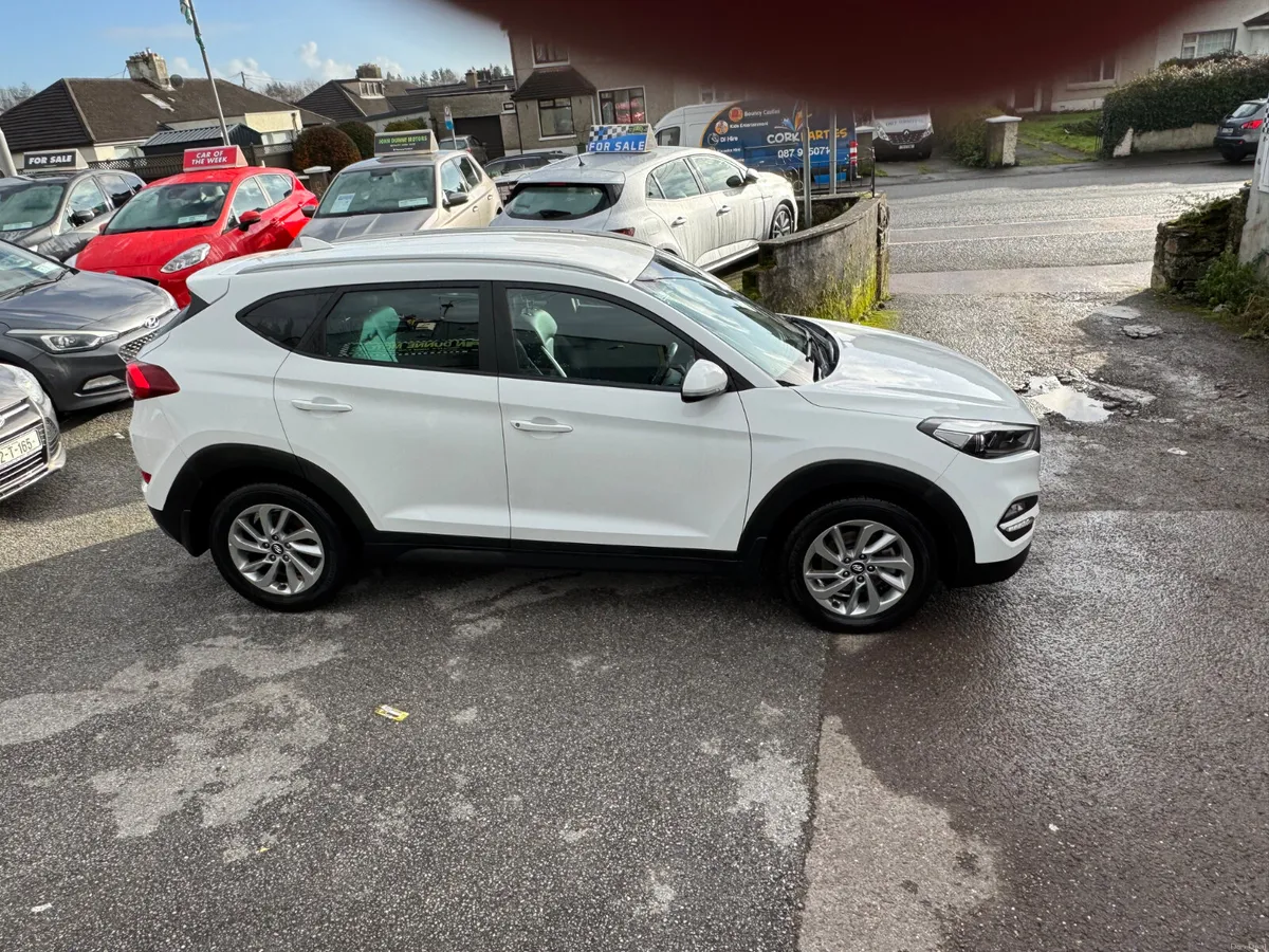 Hyundai Tucson Executive high spec - Image 4