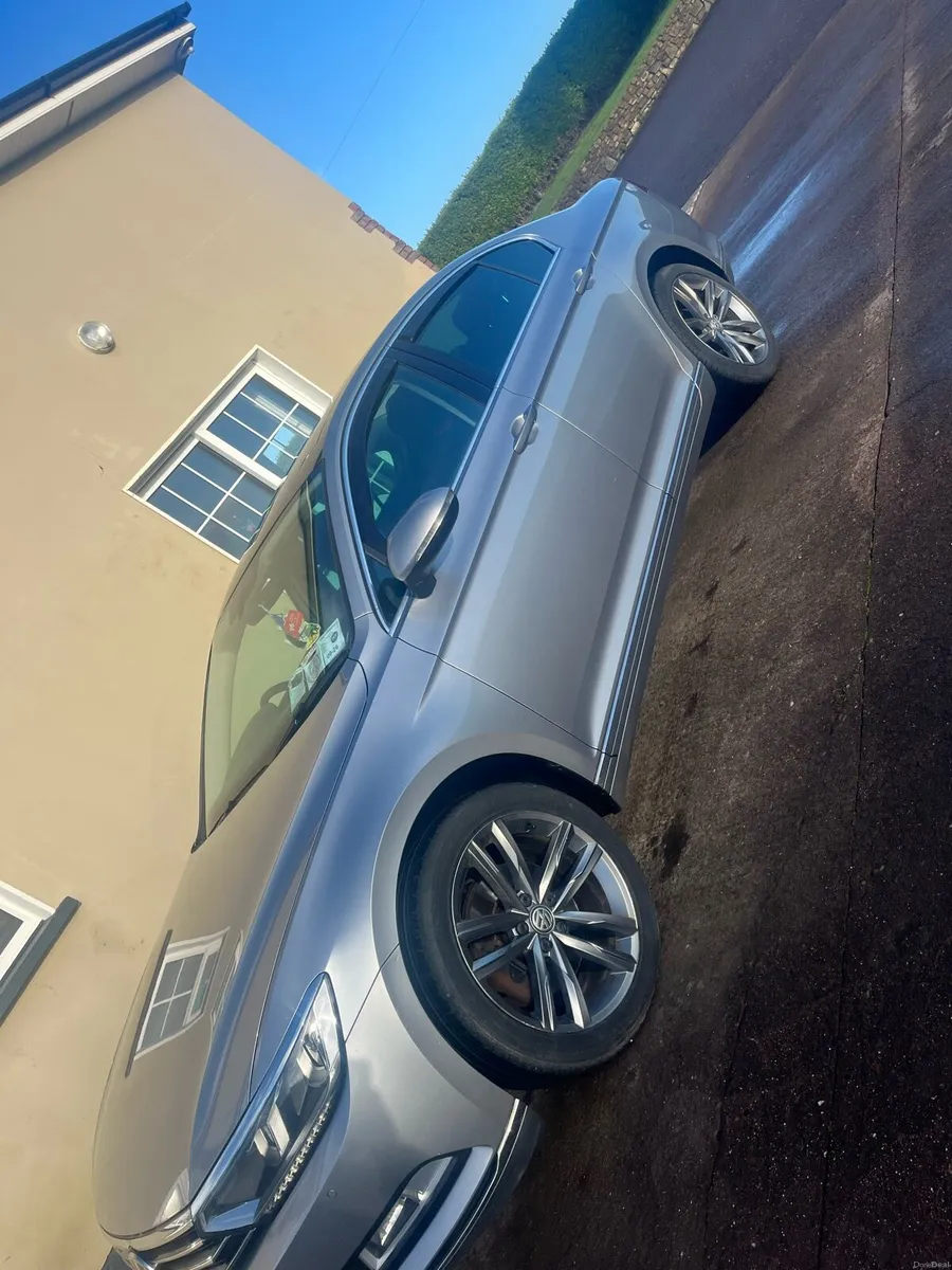 Automatic Volkswagen Passat - Image 4