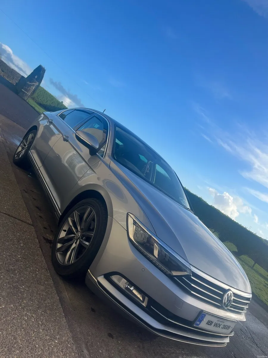 Automatic Volkswagen Passat - Image 1