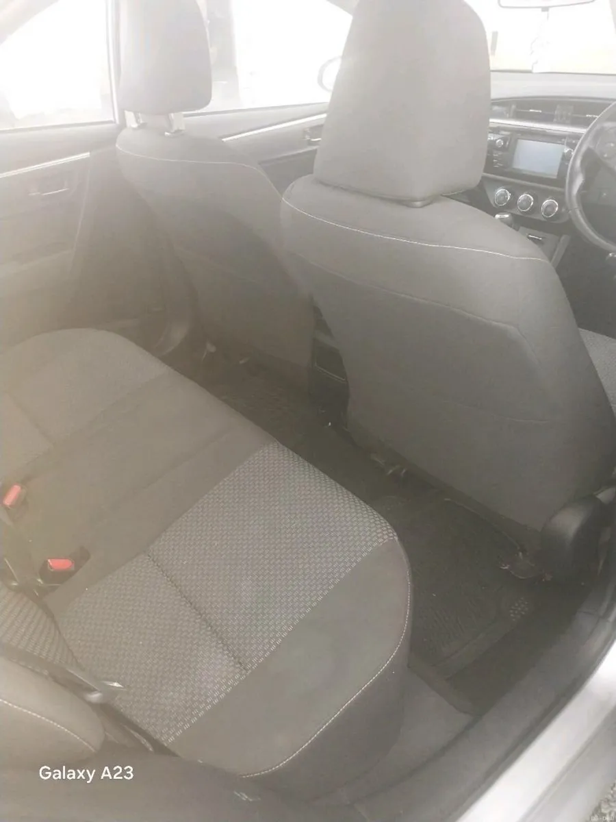 Toyota corolla - Image 4