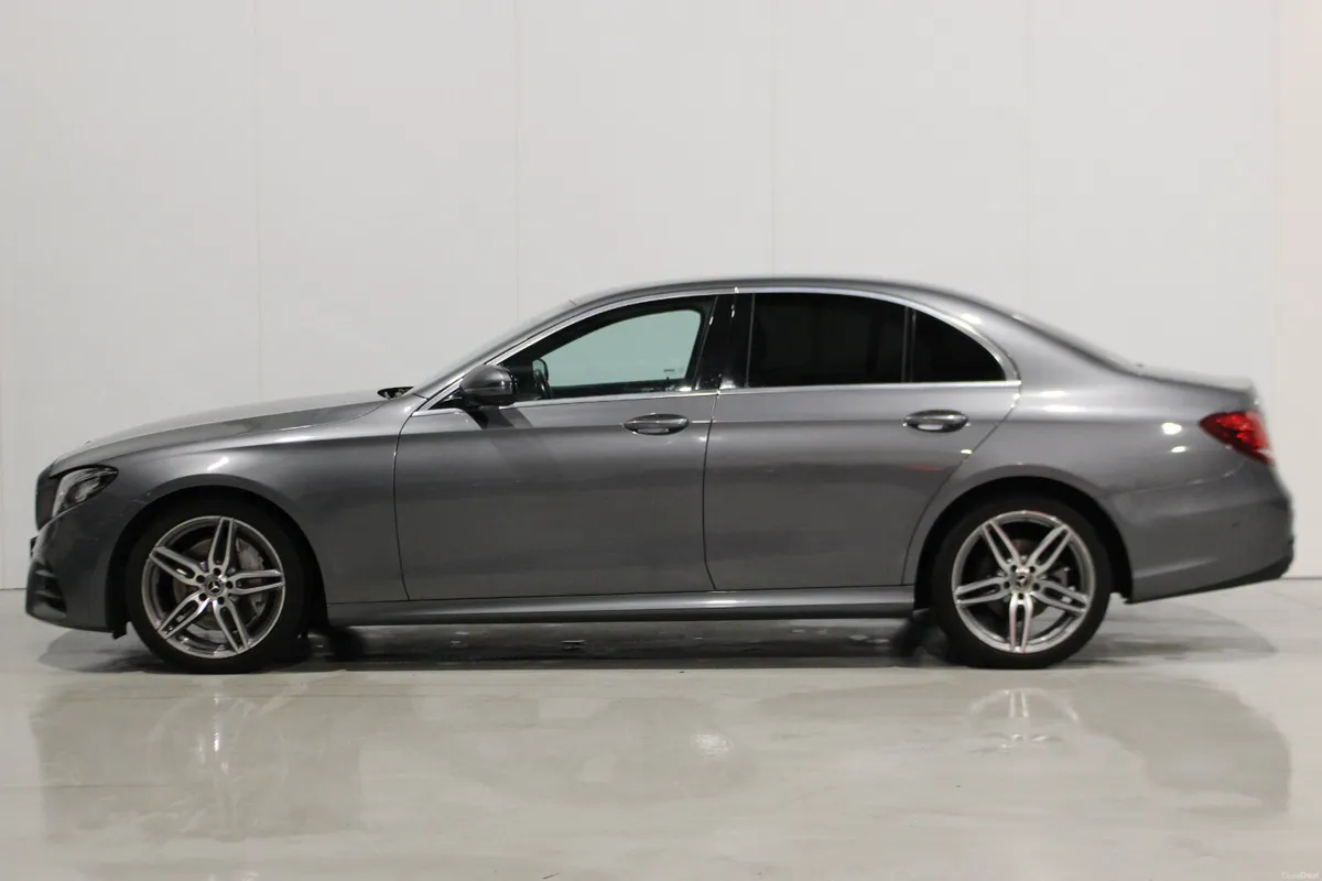 Mercedes-Benz E-Class 2018 e220d AMG Line - Image 4