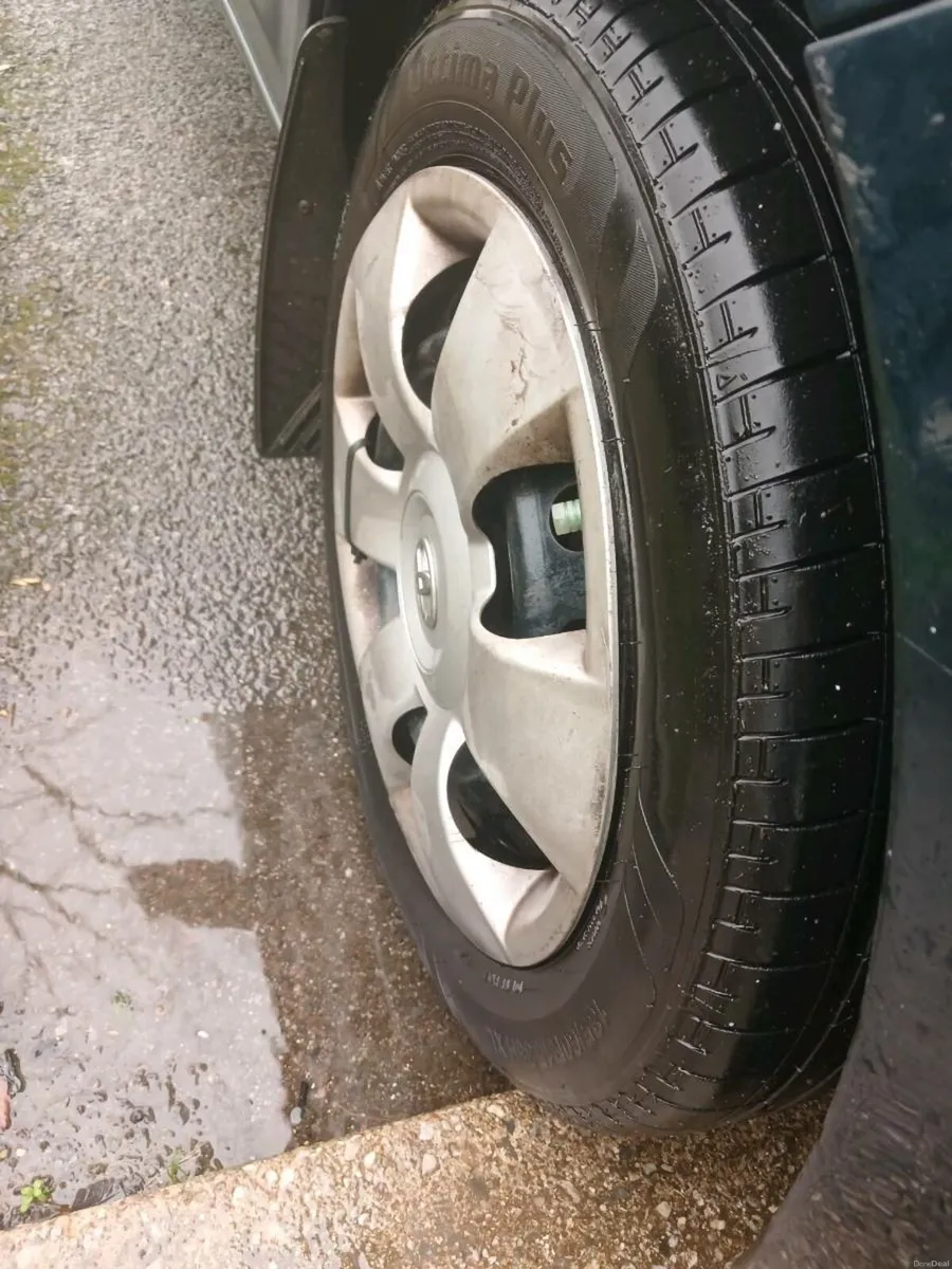 Toyota Yaris 1.0 petrol car, very economical - Image 3