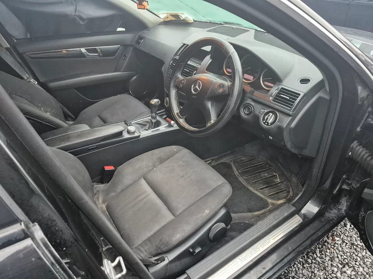 Mercedes benz c200 - Image 3