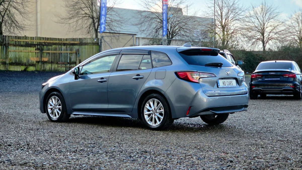 2020 Toyota Corolla Touring - Image 4