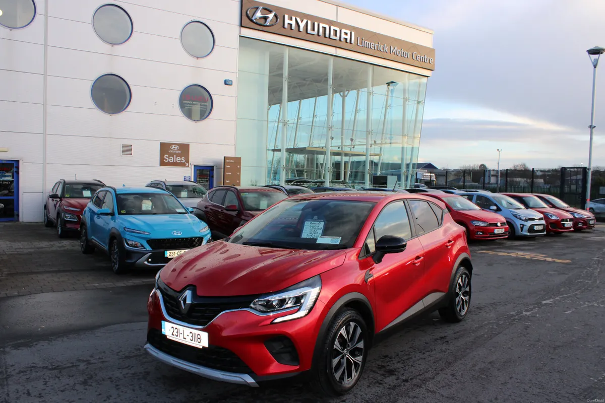 Renault Captur 2023 - Image 1
