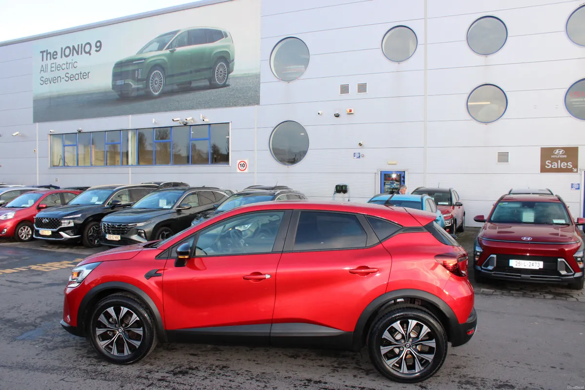 Renault Captur 2023 - Image 2