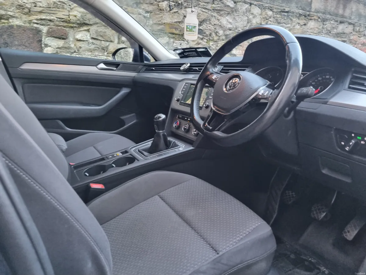 Volkswagen Passat 2017 - Image 6
