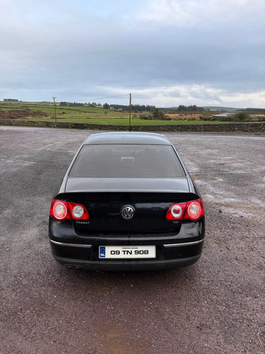 B6 Volkswagen Passat - Image 4