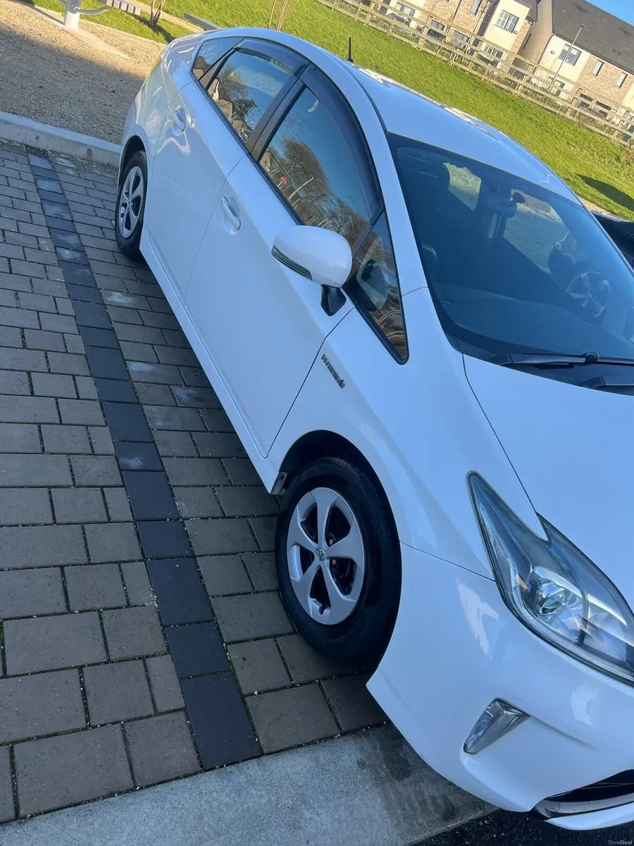 Toyota Prius 2016 - Image 1