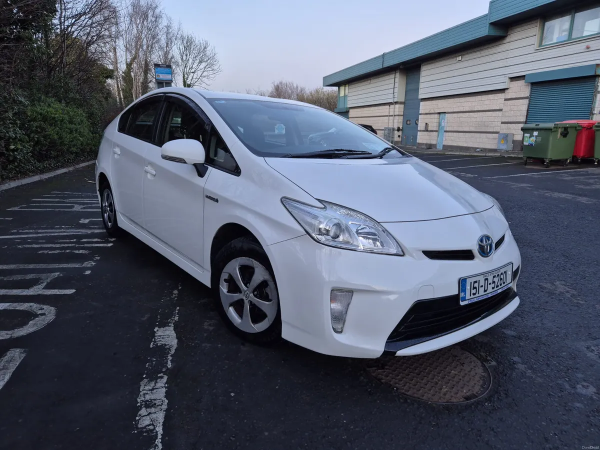 TOYOTA PRIUS / 2015 / 1.8 PETROL HYBRID / AUTO - Image 3