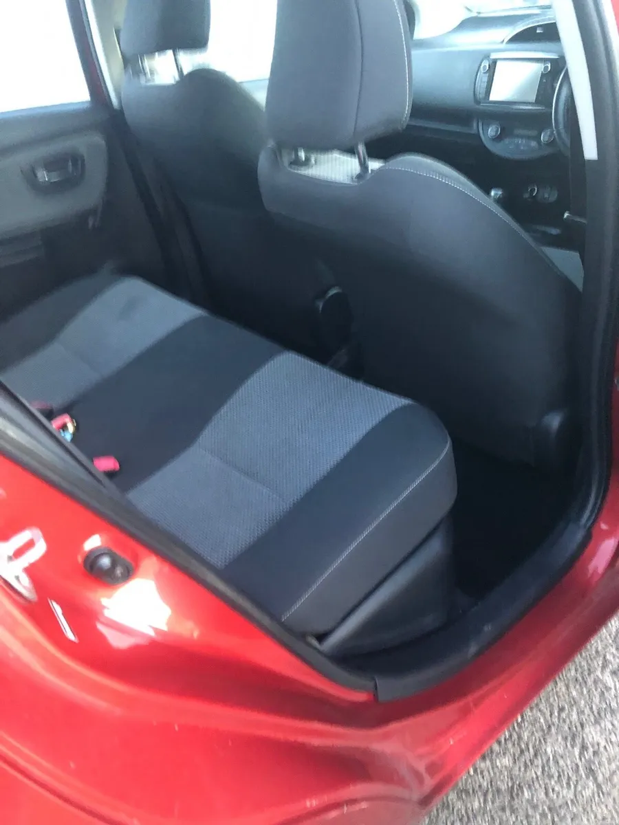 2015 toyota yaris hibrid automatic - Image 3