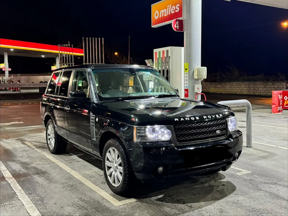 Rangerover Vogue 4.4TDV8 HUGE HISTORY - Image 1