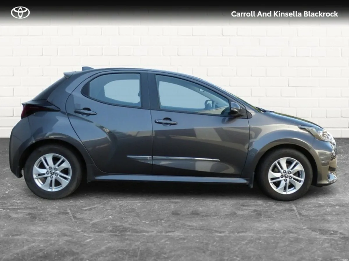 Toyota Yaris 1.0 Luna Manual - Image 3