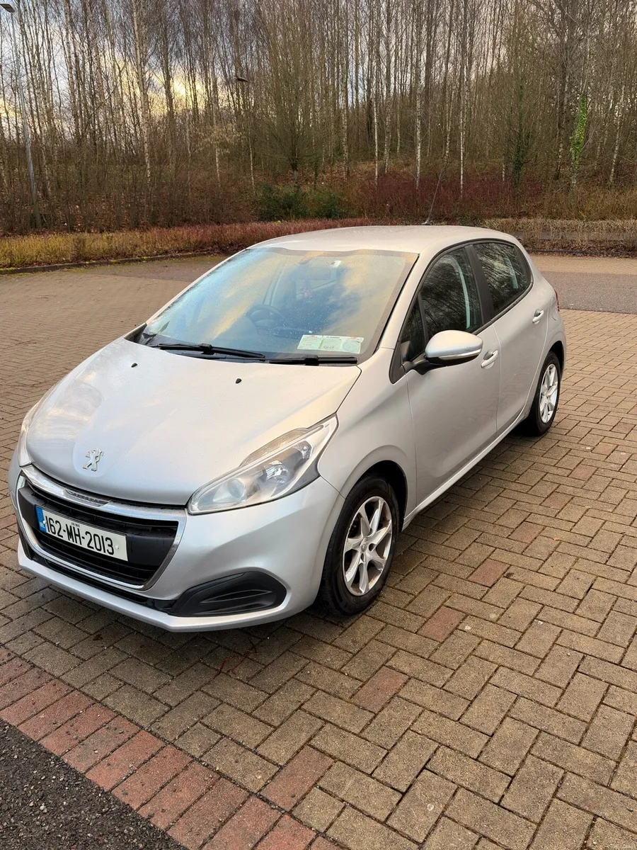 Peugeot 208 - Image 2