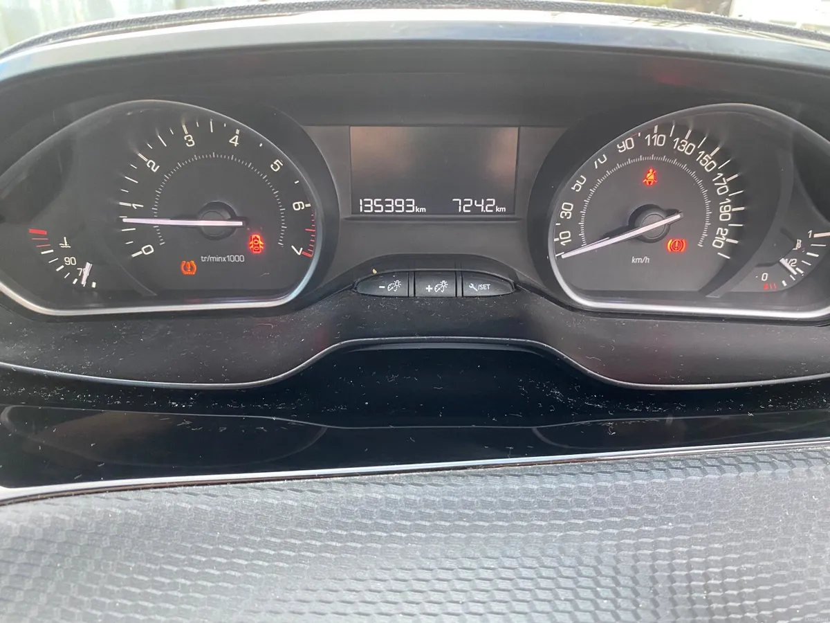Peugeot 208 1.2 - Image 2