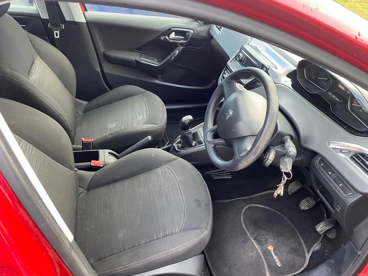 Peugeot 208 1.2 - Image 2