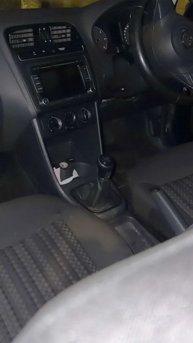 Volkswagen polo - Image 4