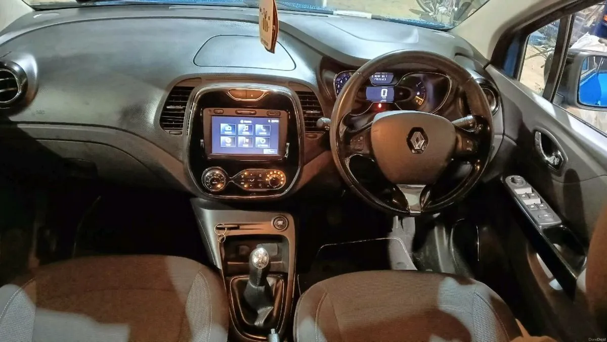 Renault Captur low millage - Image 3