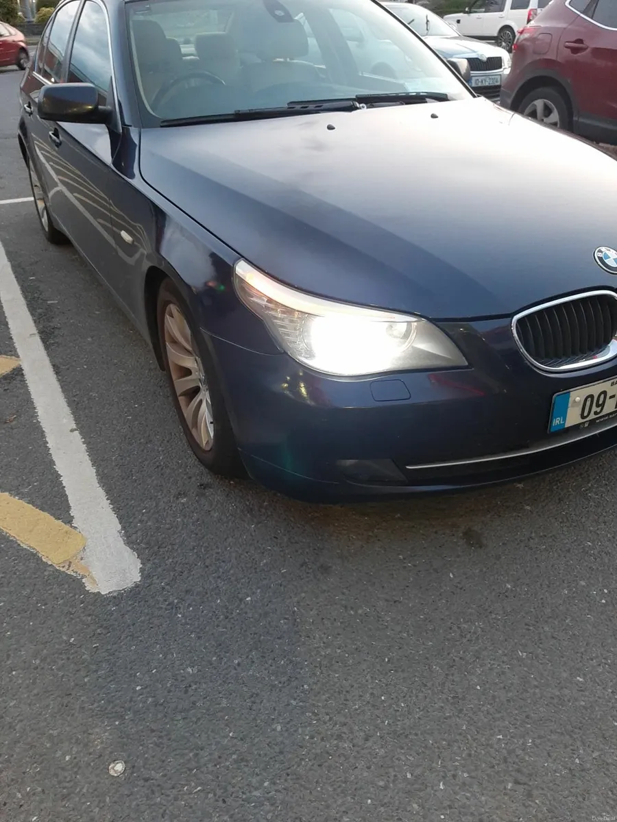 BMW 5-Series 2009 - Image 1