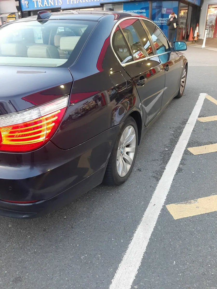 BMW 5-Series 2009 - Image 3